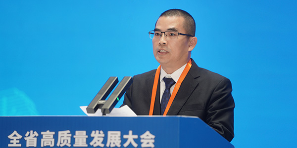 01月，，，，，，全省高质量生长大会召开，，，，，，天下工商联副主席、集团董事长温志芬作为企业代表加入大会.jpg